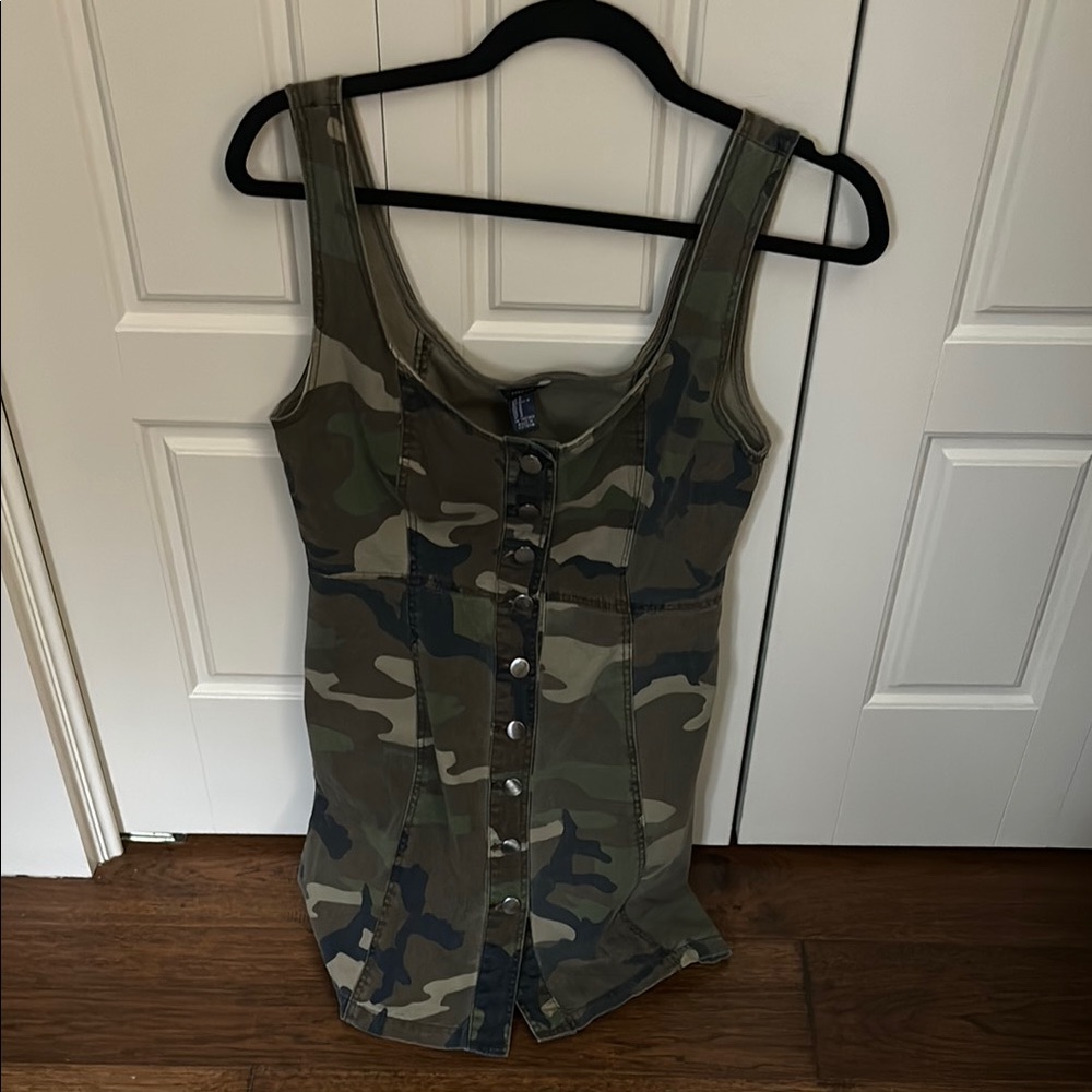 Camouflage Sleeveless Button-Up Dress